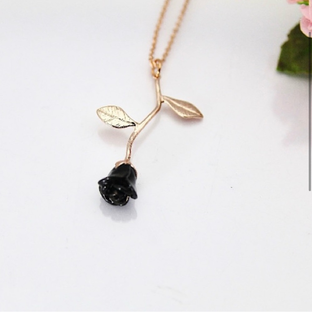 Elegant Black Rose Pendant Necklace
